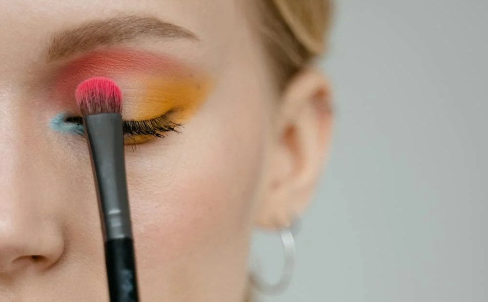 Crafting Unique Business Cards for Makeup Artists