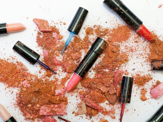 Tips for Designing Effective Makeup Artist Business Cards